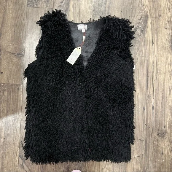 Max Studio Specialty Product Fluff Black Vest Size Large. NWT. - Picture 11 of 11